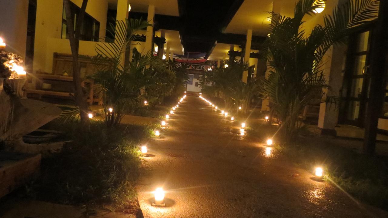 Casus Dream Hotel กีลีตราวางัน ภายนอก รูปภาพ